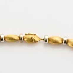 Elégant Collier Or jaune Guilloché et Perles d'Or Gris