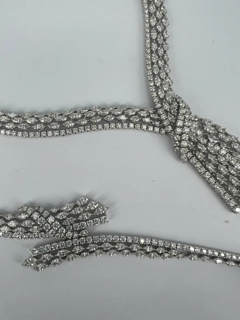 Ensemble collier et bracelet en or blanc et diamants haut de gamme