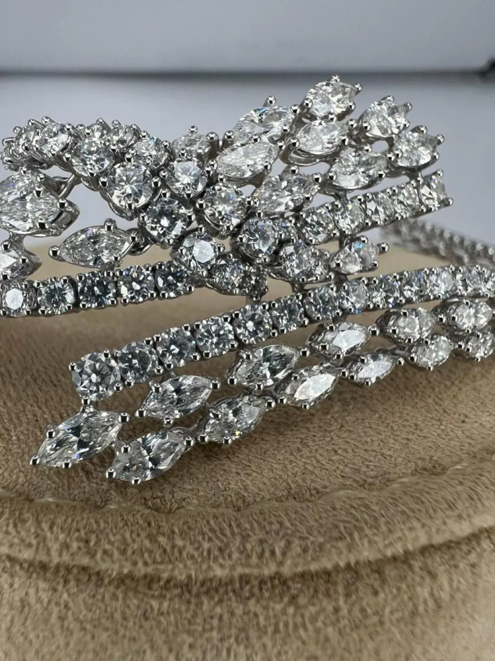 Ensemble collier et bracelet en or blanc et diamants haut de gamme