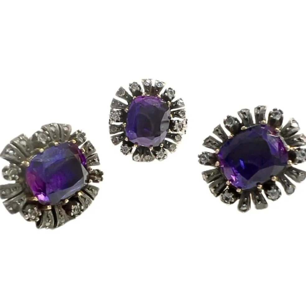 ensemble de bague et boucles d'oreilles en or et argent avec saphirs