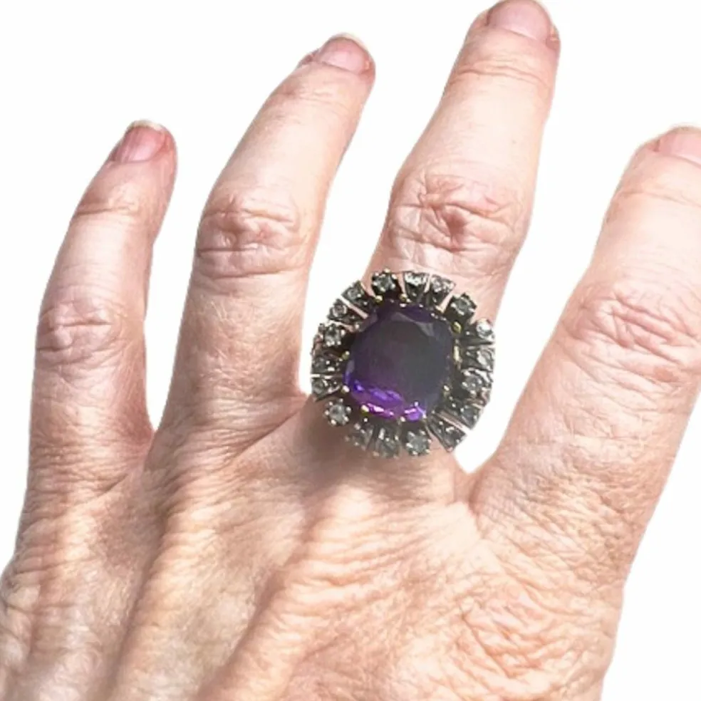 ensemble de bague et boucles d'oreilles en or et argent avec saphirs