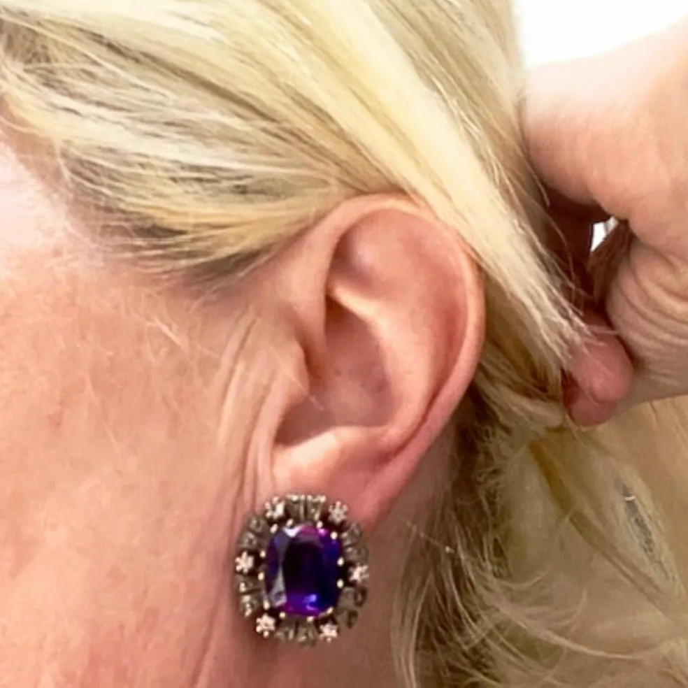 ensemble de bague et boucles d'oreilles en or et argent avec saphirs