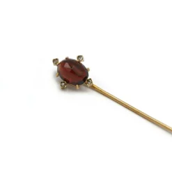 Epingle À Cravate - Or, grenat et diamants