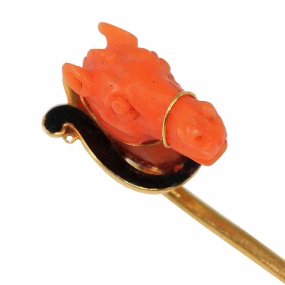 Epingle à cravate antique à tête de cheval en corail