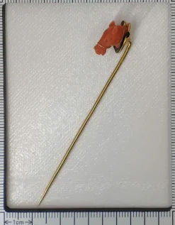 Epingle à cravate antique à tête de cheval en corail