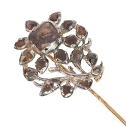 1760 epingle diamant rococo- un héritage précieux