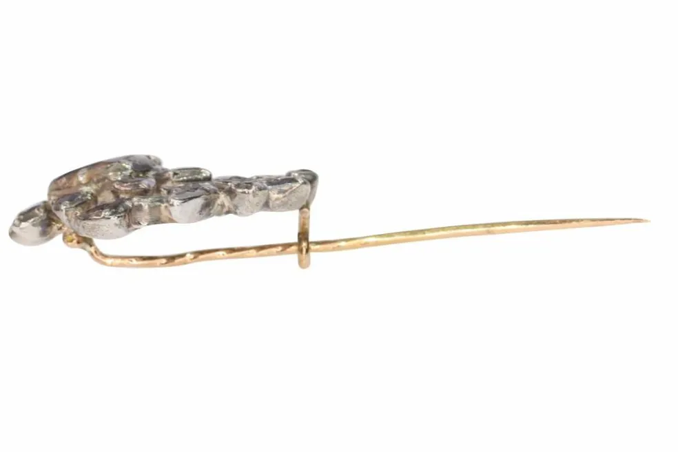 1760 epingle diamant rococo- un héritage précieux