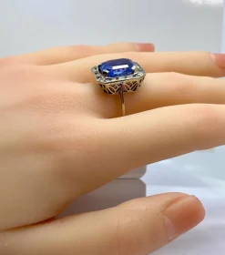 Exceptionnelle bague or blanc, saphir 9,40 carats Ceylan non chauffé