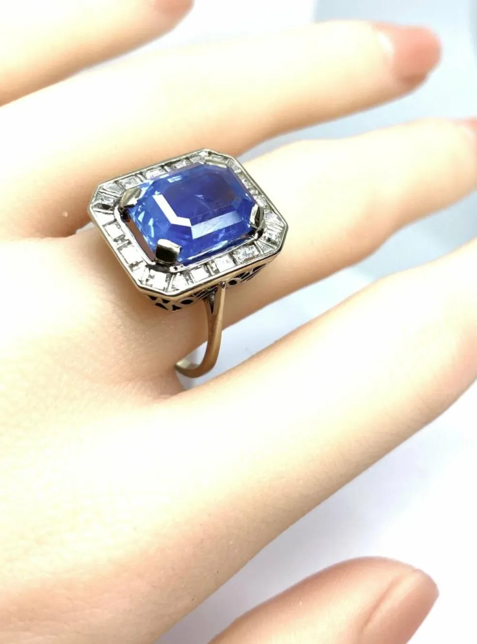 Exceptionnelle bague or blanc, saphir 9,40 carats Ceylan non chauffé