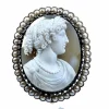 Exceptionnelle broche en or jaune camée sur agate représentant Caroline Murat 19e