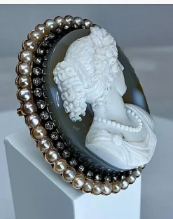 Exceptionnelle broche en or jaune camée sur agate représentant Caroline Murat 19e