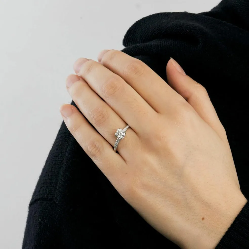 FRED - DELPHINE - Bague solitaire, platine et diamants