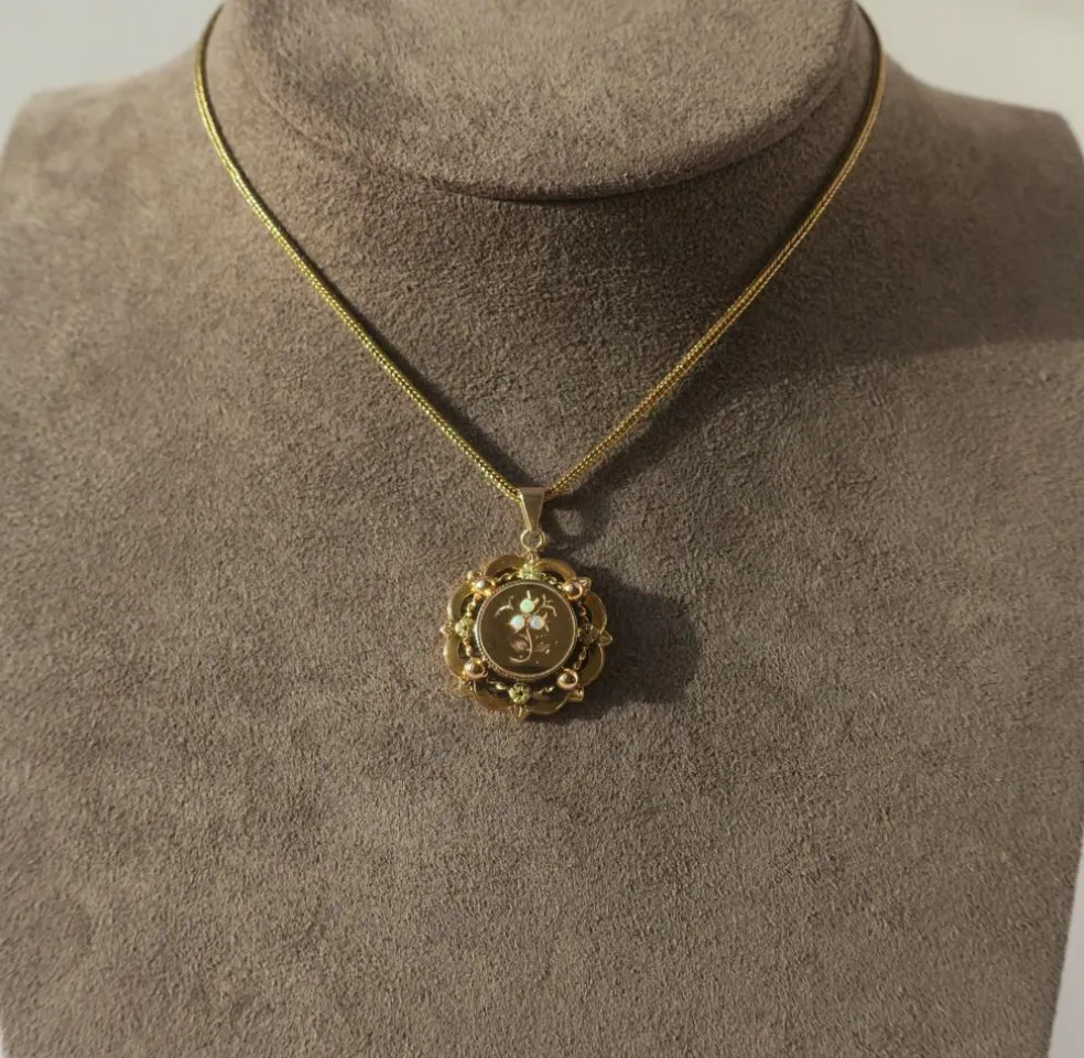 Grand pendentif Napoléon III opales or rose