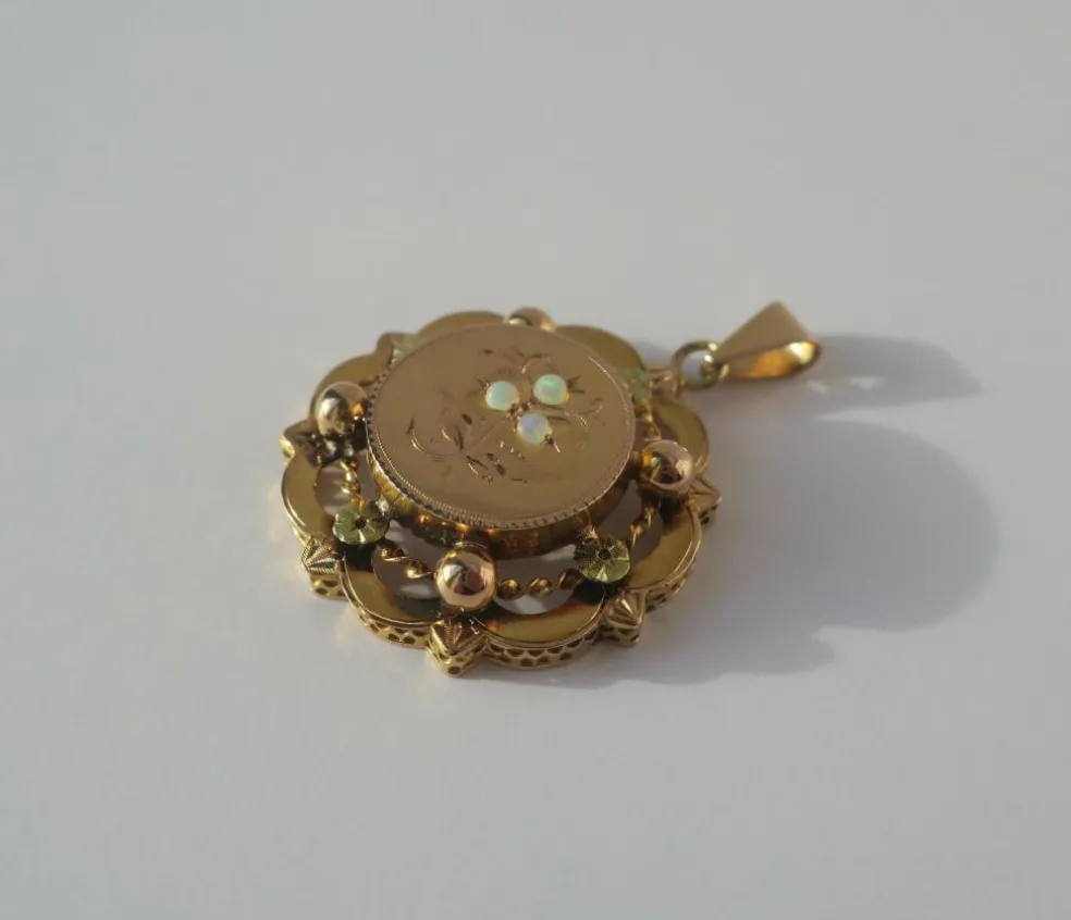 Grand pendentif Napoléon III opales or rose