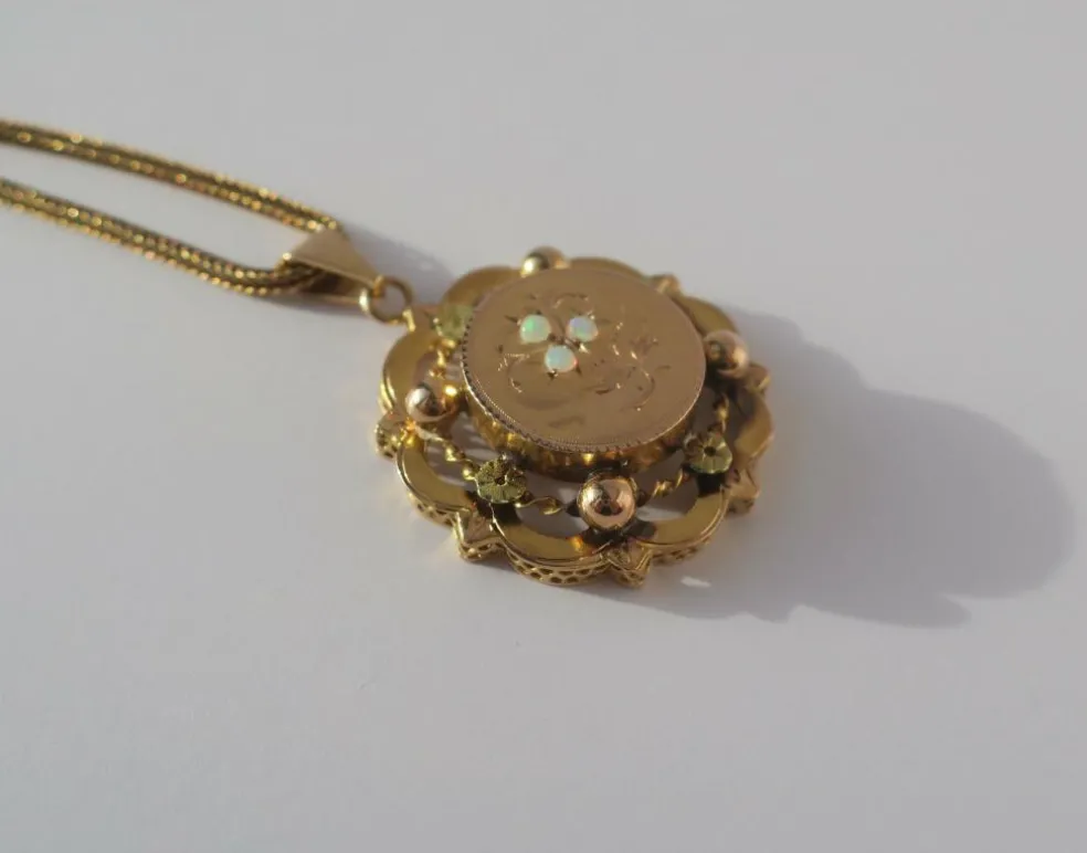 Grand pendentif Napoléon III opales or rose