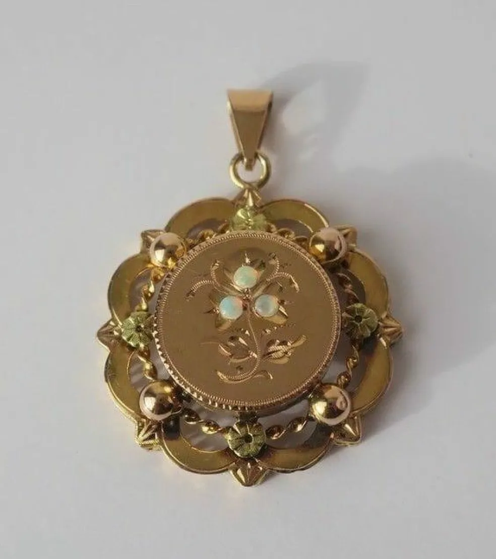 Grand pendentif Napoléon III opales or rose