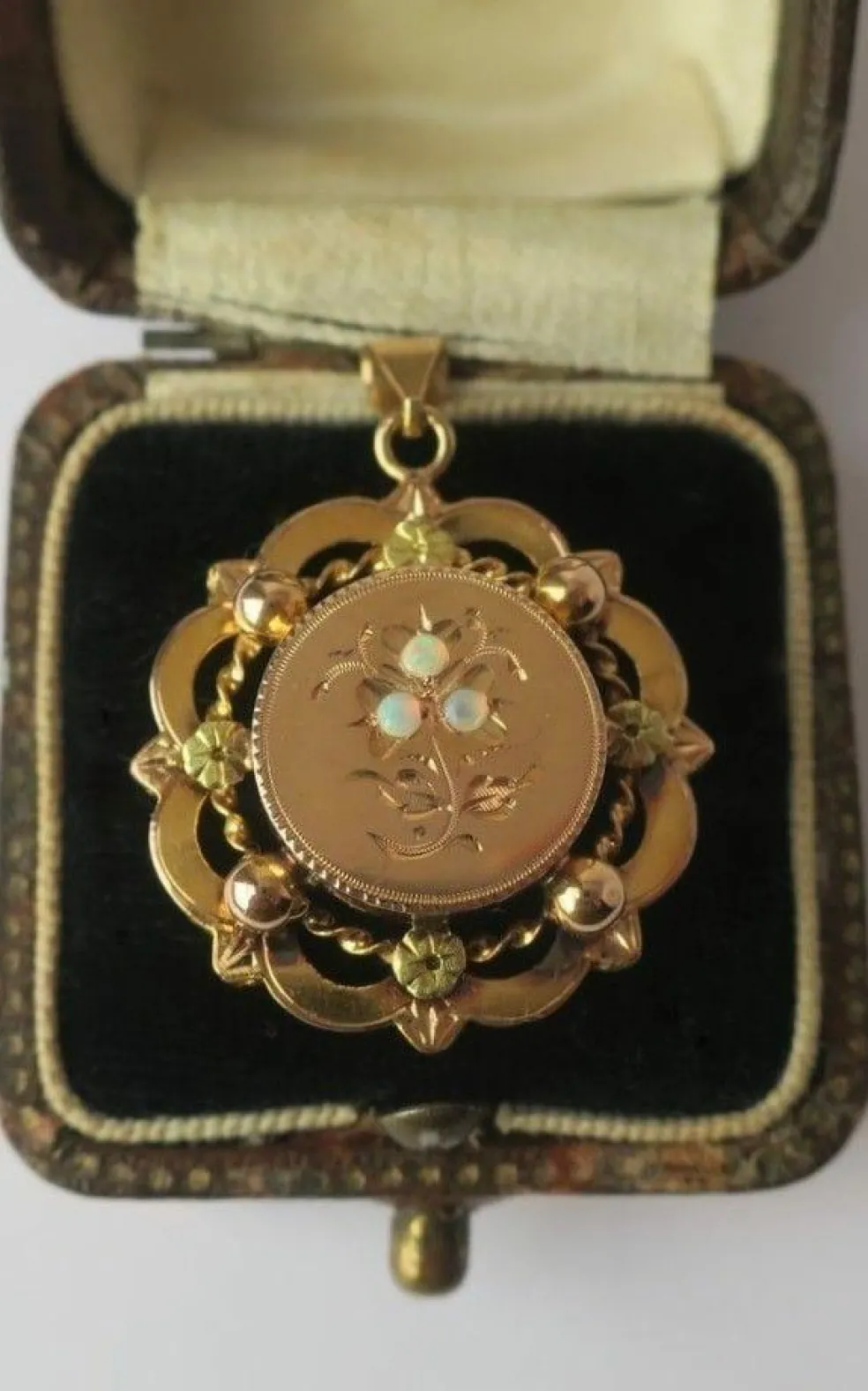 Grand pendentif Napoléon III opales or rose