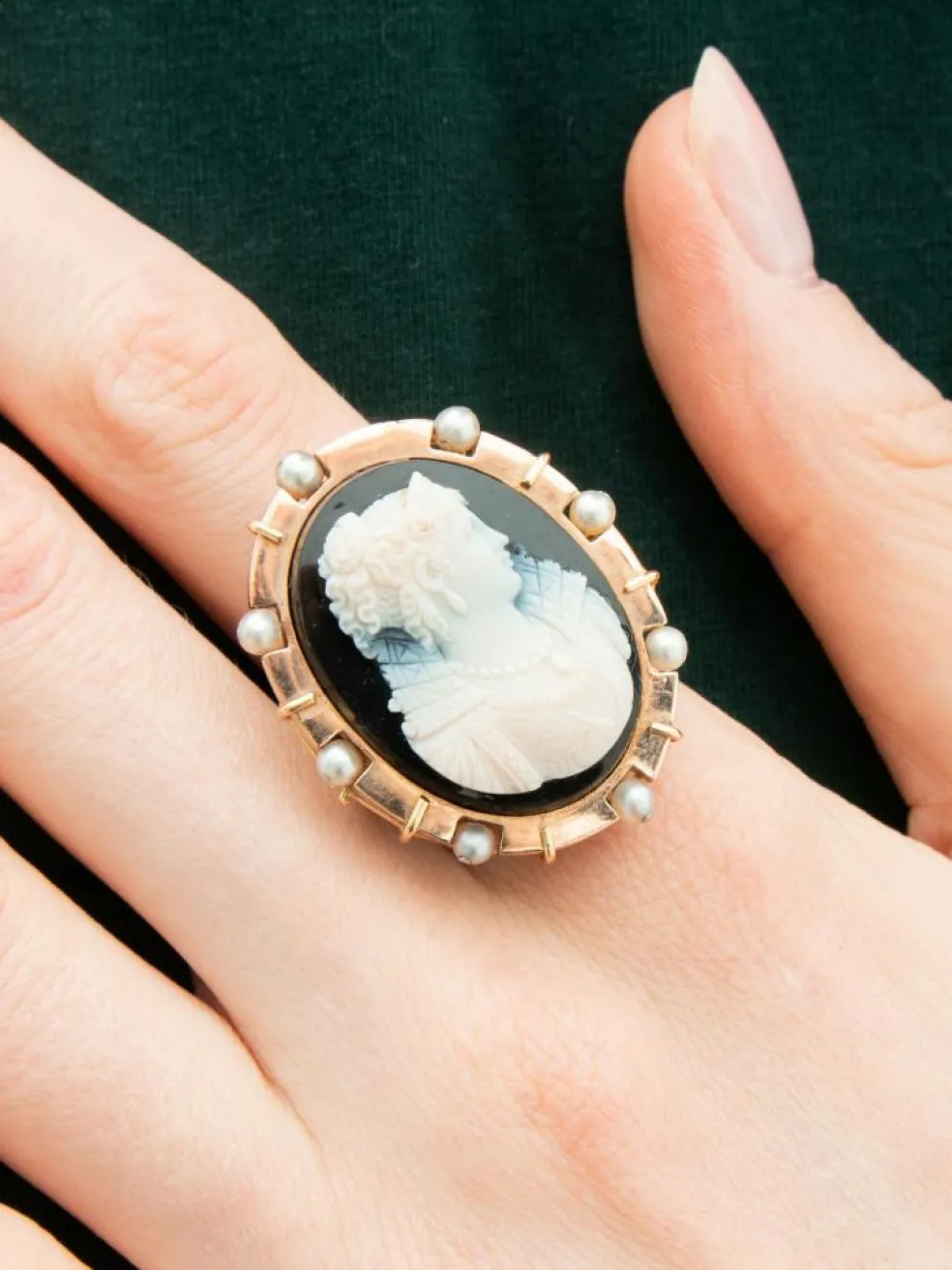 Grande Bague Camée sur Onyx, Dame au Diadème