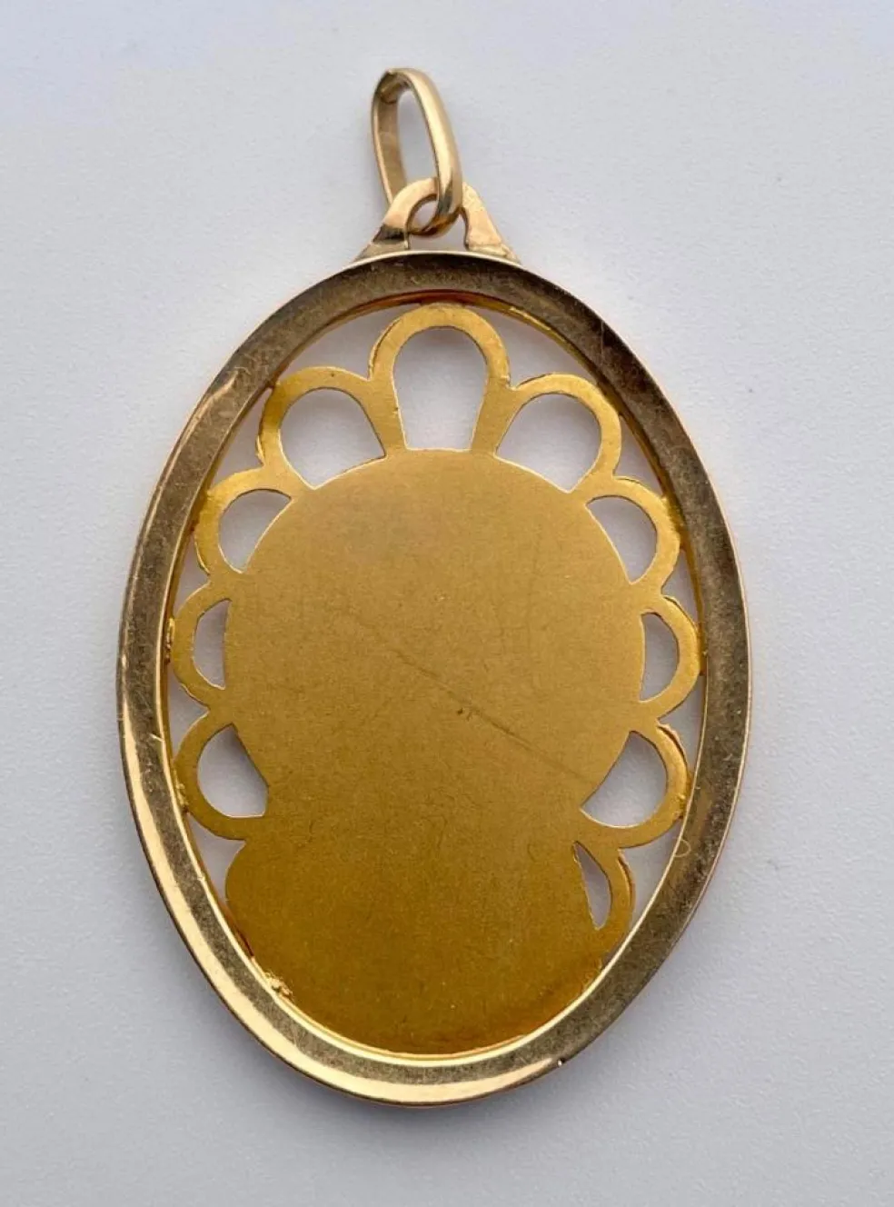 Grande médaille ajourée or jaune