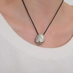 HERMES - Pendentif Or blanc Diamants
