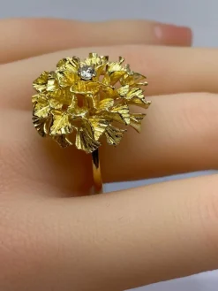 Importante bague en or jaune 18 carats et diamants