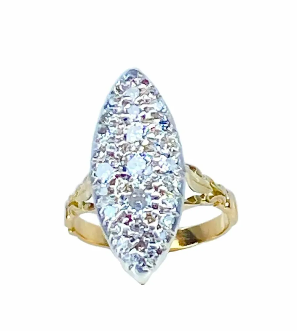 Importante bague marquise en or 18 carats et platine sertie de diamants