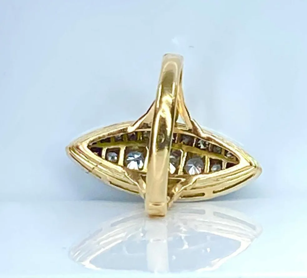 Importante bague marquise en or 18 carats et platine sertie de diamants
