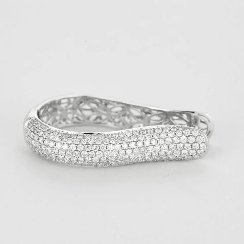 Importante Paire de Boucles d’oreilles en or gris et diamants
