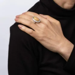 Imposante bague cocktail avec opale et diamants, or blanc