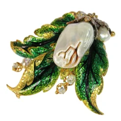 Inoubliable et unique : le charme d'une broche victorienne avec perle et diamants