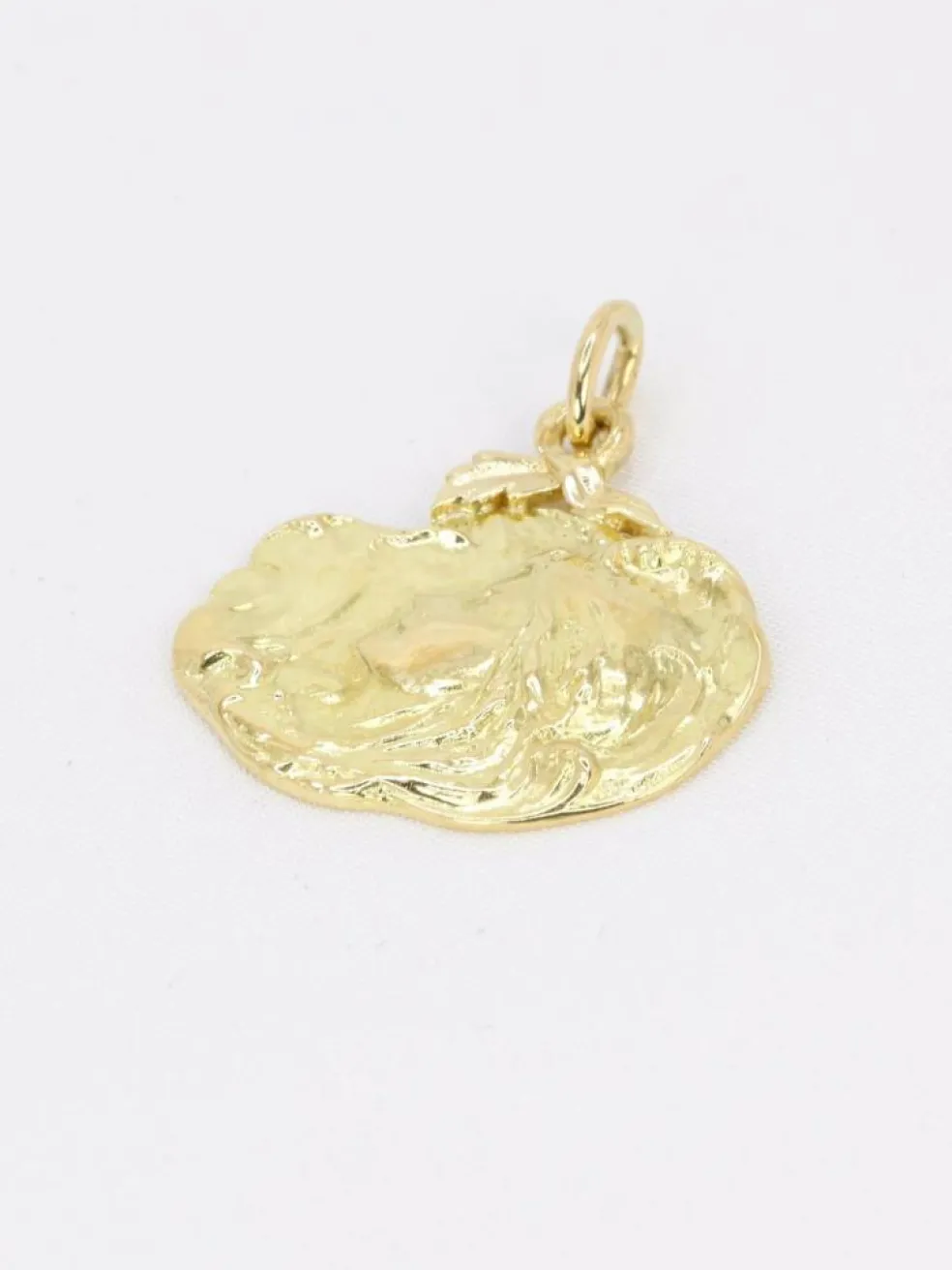 JOE DESCOMPS Médaille femme Art Nouveau or jaune