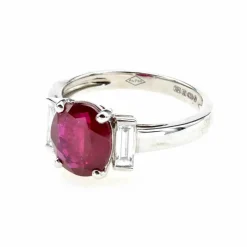 Jolie bague rubis et diamants en or blanc 18k