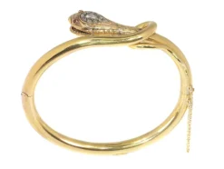 Jonc serti de diamants et de rubis