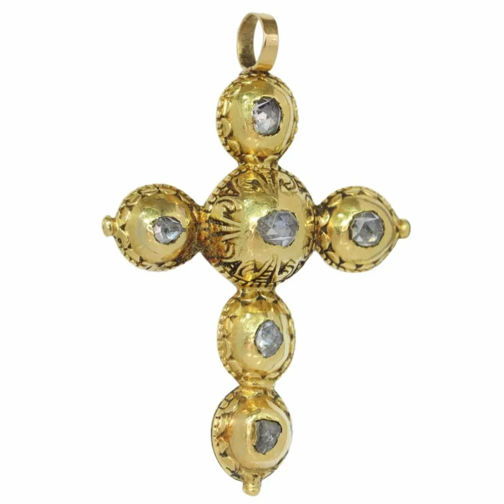 La croix en diamant Ciselé : un joyau unique de l'art baroque