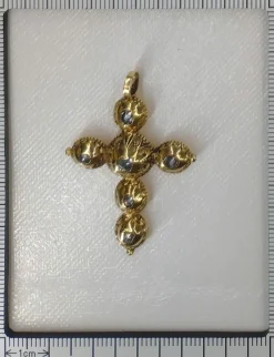 La croix en diamant Ciselé : un joyau unique de l'art baroque