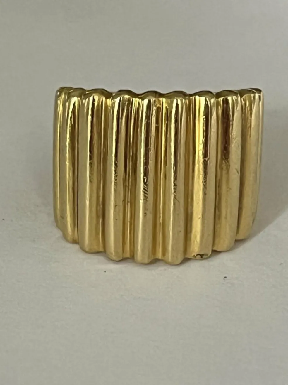 6072- Large Bague Bandeau Or Jaune Godronné