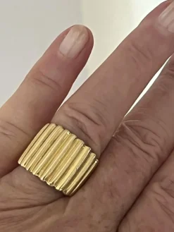 6072- Large Bague Bandeau Or Jaune Godronné