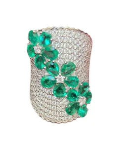 Large bague diamants et émeraudes