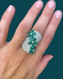 Large bague diamants et émeraudes