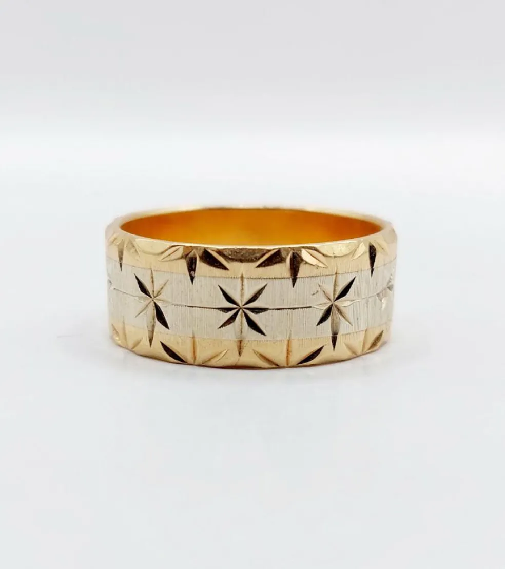 Large bague jonc alliance or rose et gris ciselée de motifs étoilés