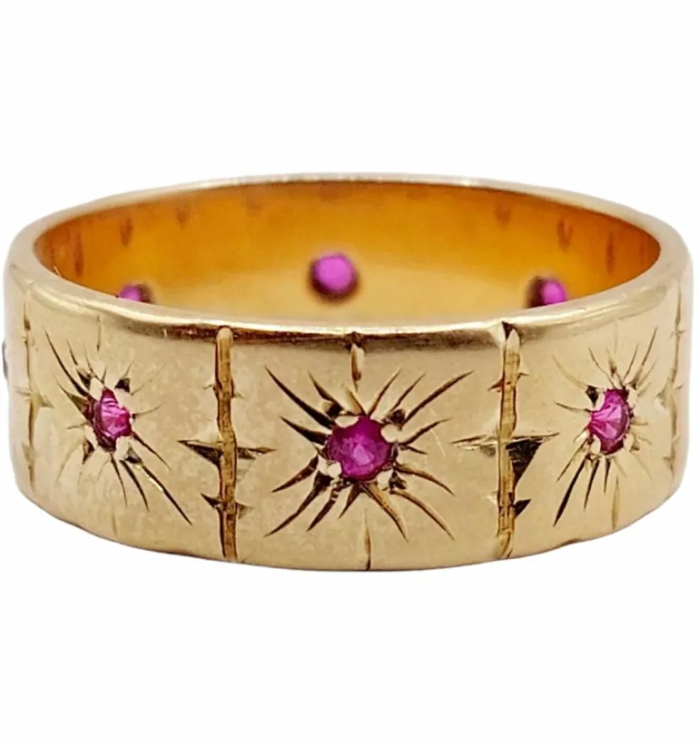 Large bague jonc Art Déco or rose, rubis sertis étoilés (circa 1950)