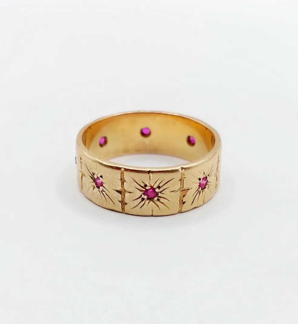 Large bague jonc Art Déco or rose, rubis sertis étoilés (circa 1950)