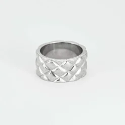 Large bague matelassée en or blanc