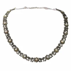 Élégance victorienne : un tour de cou en diamants et perles d'une grâce intemporelle