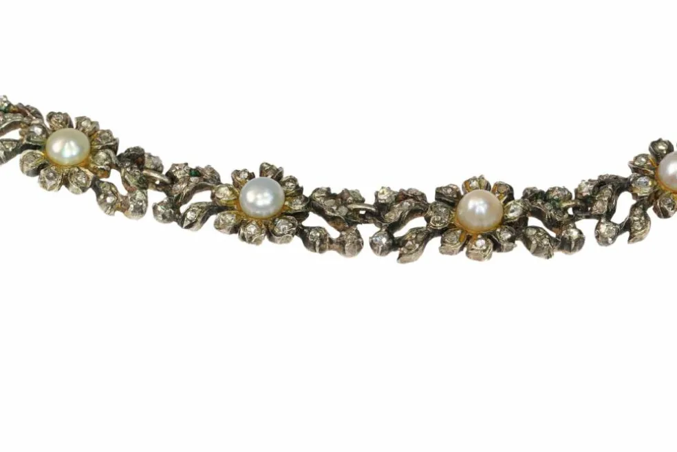 Élégance victorienne : un tour de cou en diamants et perles d'une grâce intemporelle
