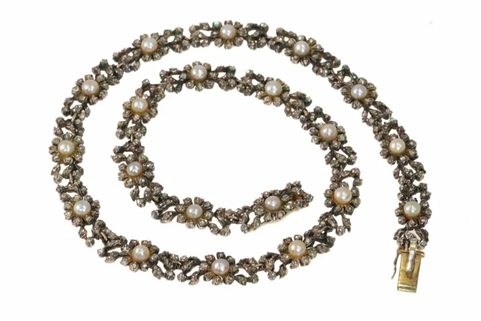 Élégance victorienne : un tour de cou en diamants et perles d'une grâce intemporelle