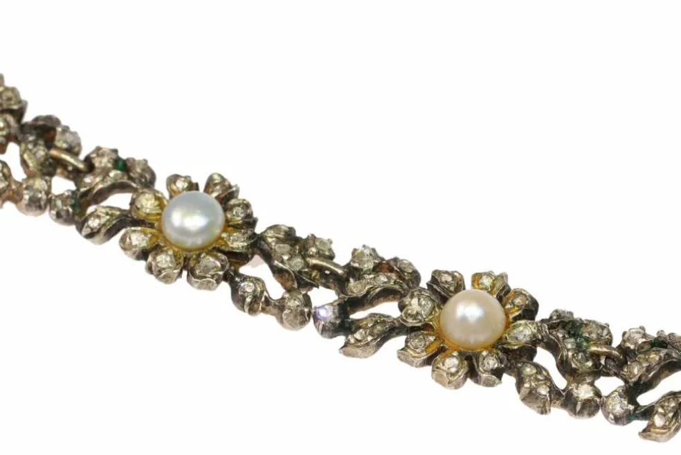 Élégance victorienne : un tour de cou en diamants et perles d'une grâce intemporelle