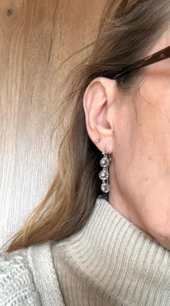 Longues dormeuses or gris serties de diamants