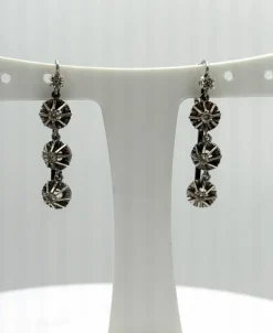 Longues dormeuses or gris serties de diamants