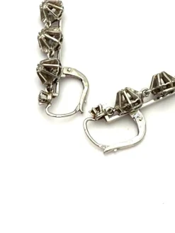 Longues dormeuses or gris serties de diamants